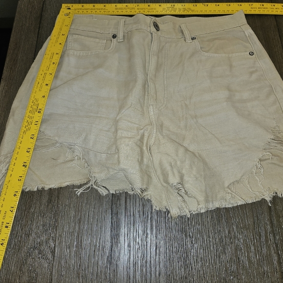 American eagle sz. 12 tan distressed shorts - Picture 5 of 5